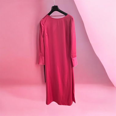 Abito midi rosa con scollo a V