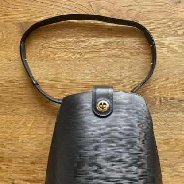 Louis Vuitton Cluny schwarz