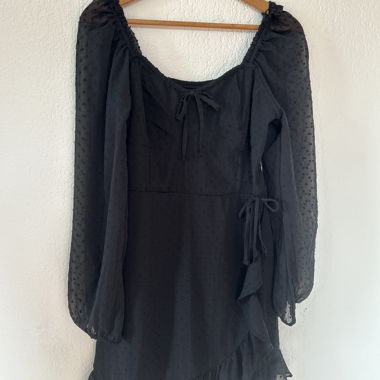 Schwarzes Kleid