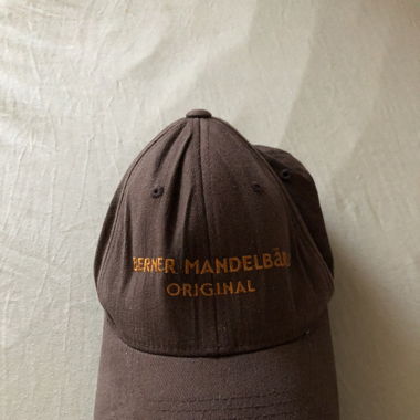 braune berner mandelbärli cap