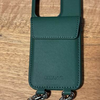 Urbanys dark green phone strap (iPhone 15 Pro)