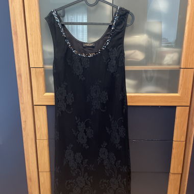 Black sleeveless dress