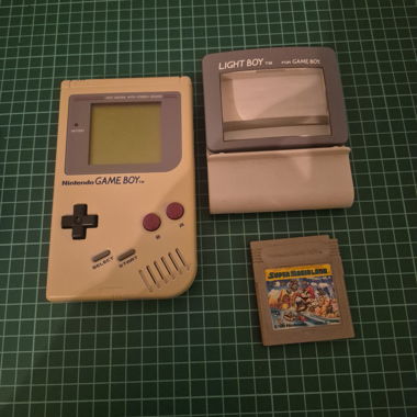 Console Nintendo Game Boy avec Super Mario Land
