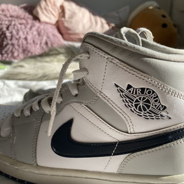 Jordan1 mid