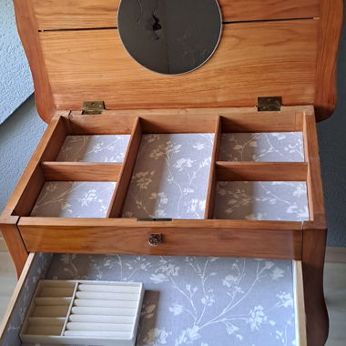 Table coiffeuse en bois avec miroir / bureau 