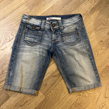 Shorts in jeans ONLY