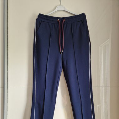 chicke Trainerhose mit weissen Biesen
