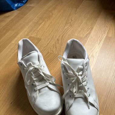 Weisse Sneaker 