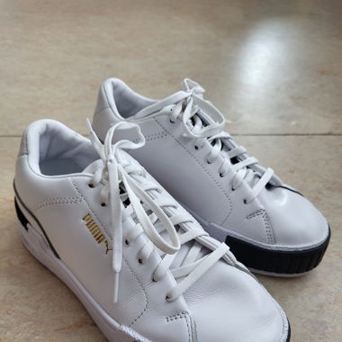Baskets Puma blanches taille 37.5