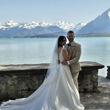 Hochzeitskleid mit Schleier und Ringrock