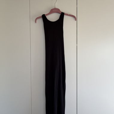 Schwarzes Maxikleid mit Tanktraeger