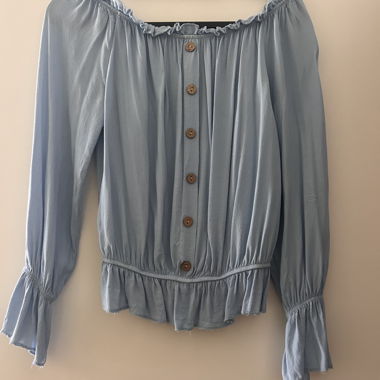 Chemisier bleu clair à patte de boutonnage