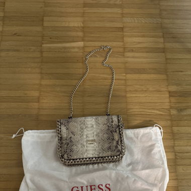 Kleine Guess Umhängetasche Animal Print
