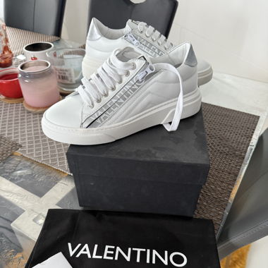 Neue Valentino Sneakers gr 39 mit Karton 