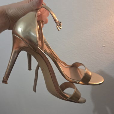 Sandales à talons dorées ALDO