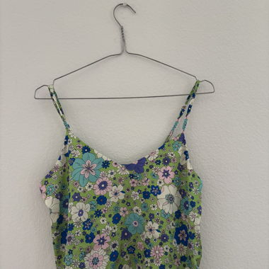Top verde floreale