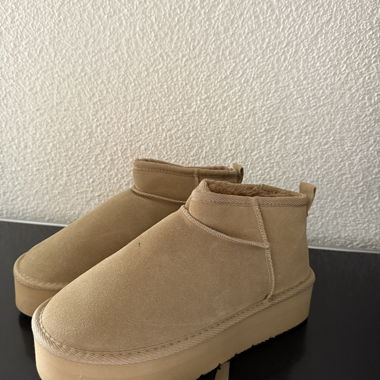 Beige gefütterte Plateau-Boots