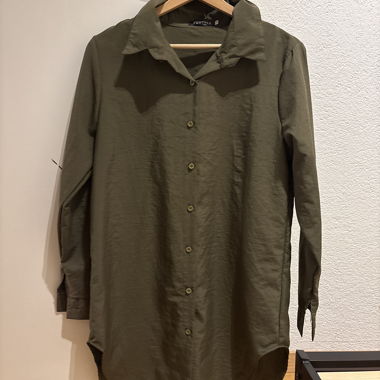 Longue chemise verte 