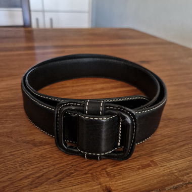 Schwarzer Ledergurt