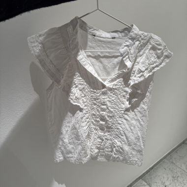 ZARA White eyelet flutter sleeve blouse