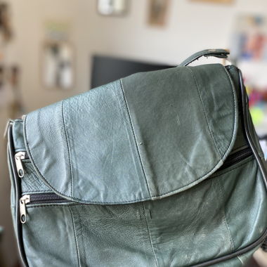 Grüne Ledertasche
