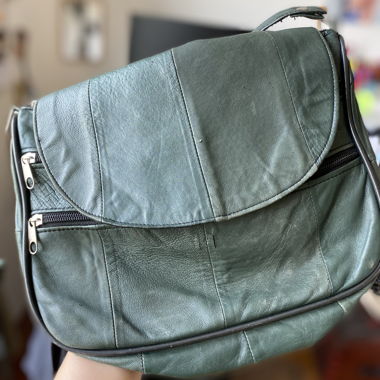Grüne Ledertasche