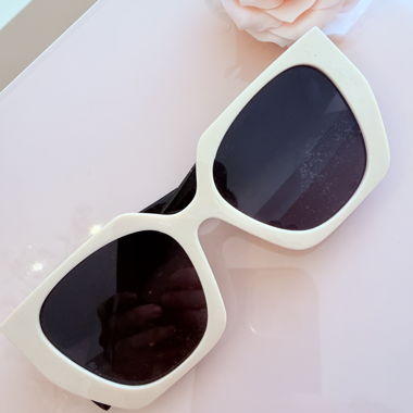 Weisse schwarze Sonnenbrille