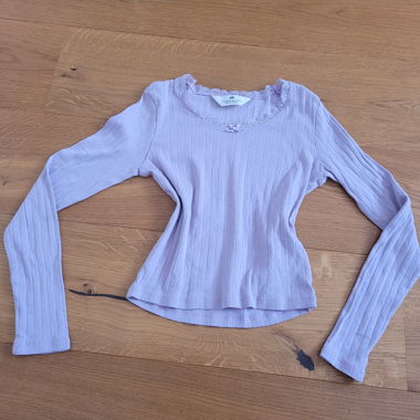 Top viola a manica lunga con pizzo