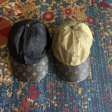 2 caps size M