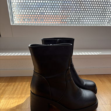 Schwarze Stiefelette