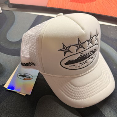 Cappellino corteiz bianco