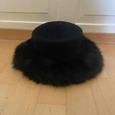 Cappello in pelliccia nera