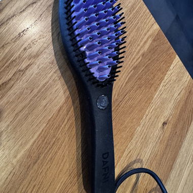 Brosse lissante chauffante DAFNI