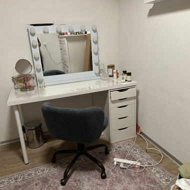 Bureau/coiffeuse à vendre pour cause de déménagement