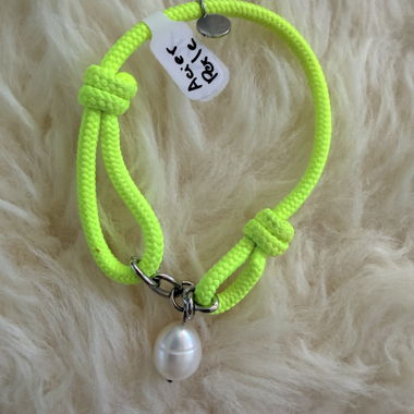 Neon-Schnurarmband mit Perle