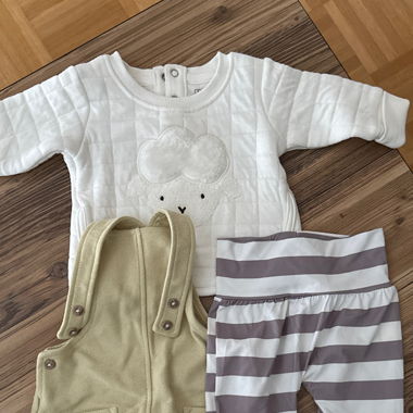 Babykleidung