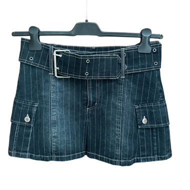 Mini-jupe en jean Y2K avec large ceinture