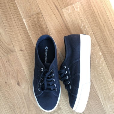 Dunkelblaue Superga 2790