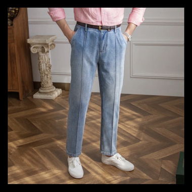 Jeans mit Falten und Hellblauem Wash