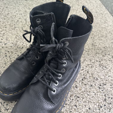 Schwarze Plateau-Schnürboots mit Reissverschluss