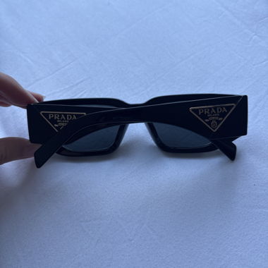 Lunettes de soleil Prada noires oversize