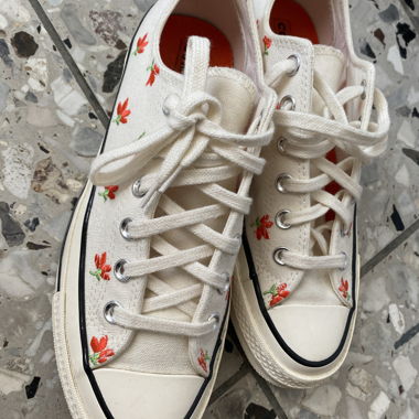 Geblümte Converse Sneaker 