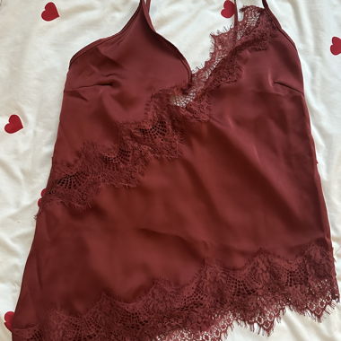 Haut en satin bordeaux