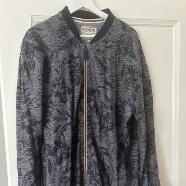 Sweatjacke mit sommerlichem Muster