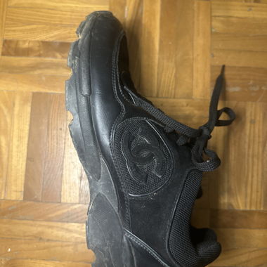 Schwarze Sneaker