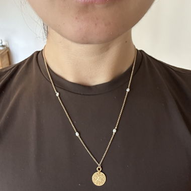 Collier de perles dorées