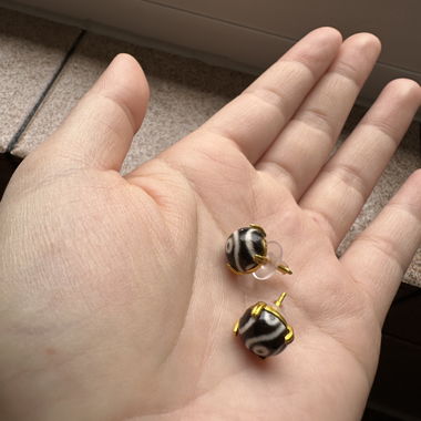 Earring with Zhi
