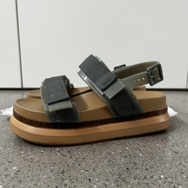 Melissa Sandale mit Plateau, silberfarben, Grösse 38 (EU)