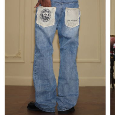 Jeans baggy a vita bassa con dettagli a pieghe e dettagli di cavallo