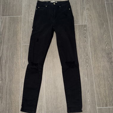 Black high-waist skinny jeans